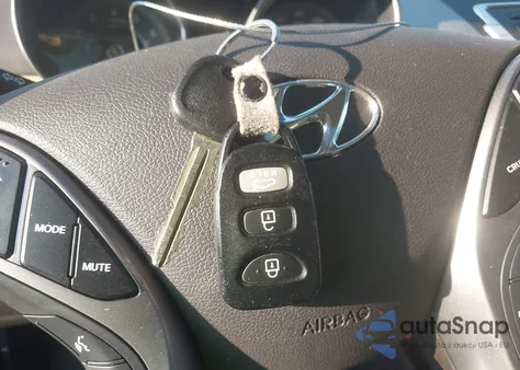 2012 Hyundai Elantra Limited из США, поврежденный, VIN 5NPDH4AE7CH144468